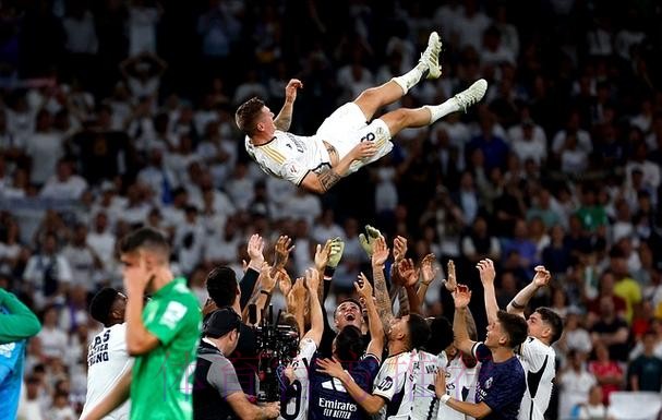 弗洛伦蒂诺希望克罗斯继续踢球 已开出续约合同